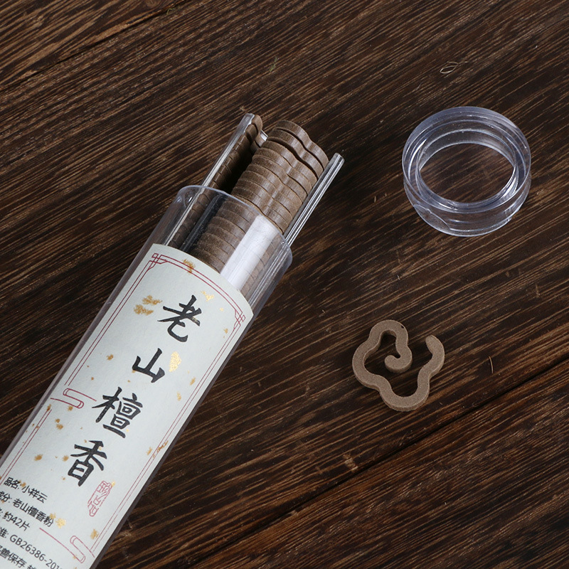 小さな祥雲コイル状香 ナータラン沈香と白檀 42個、複数の香 - Essential Oil Blend のレビューと価格
